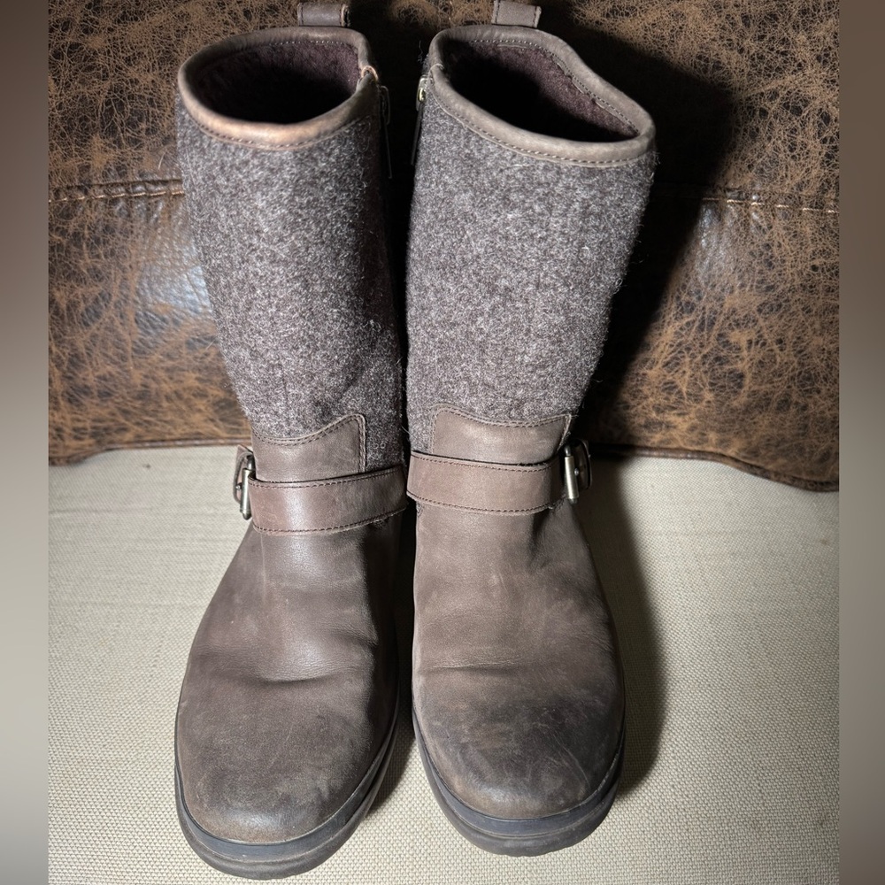 Ugg boots side zip up